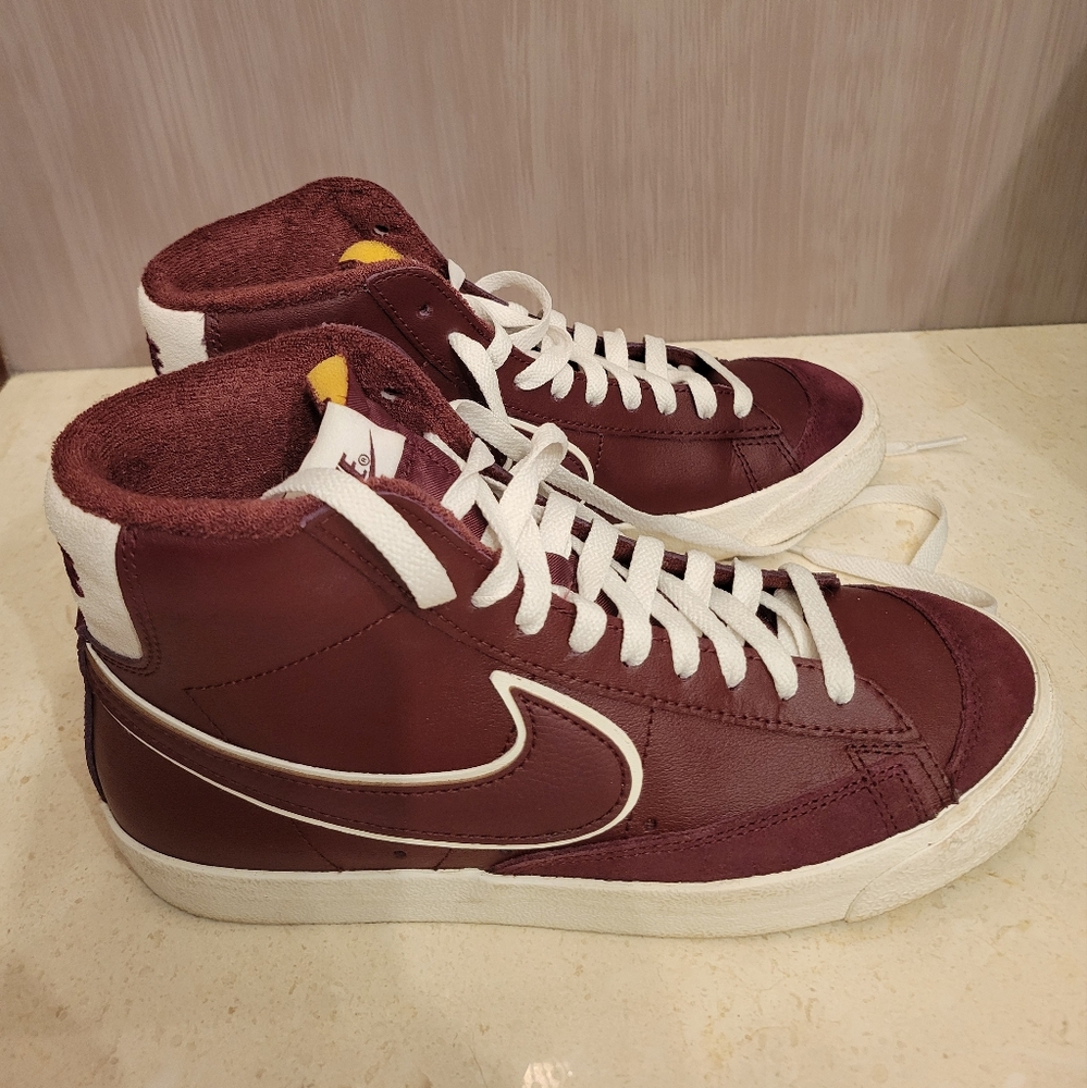 Nike Blazer Men's High-Top Athletic Shoes Burgundy and White